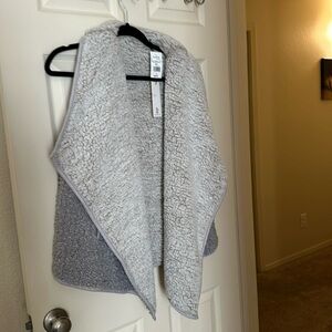 Soft and thick reversible vest